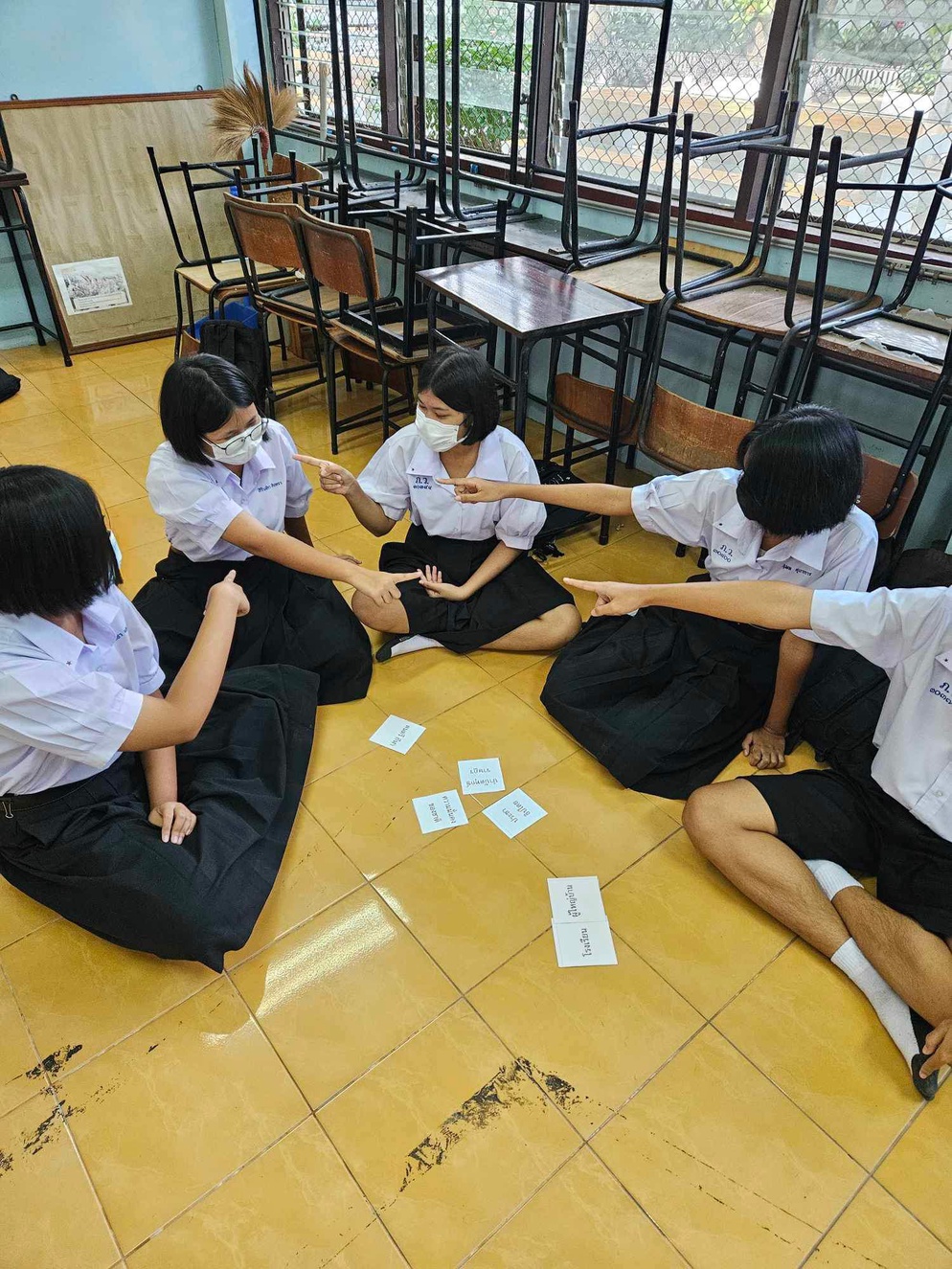 ภาพประกอบไอเดีย ใครไม่เข้าพวก