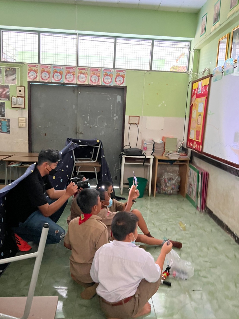ภาพประกอบไอเดีย ออกแบบการสอนเรื่องตัวกลางของแสง (อุปกรณ์ไม่มาก แต่สนุกมาก)