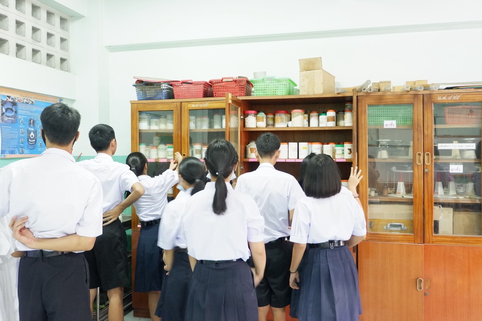 ภาพประกอบไอเดีย รู้จักเพื่อนใหม่ "สารเคมีที่รัก"