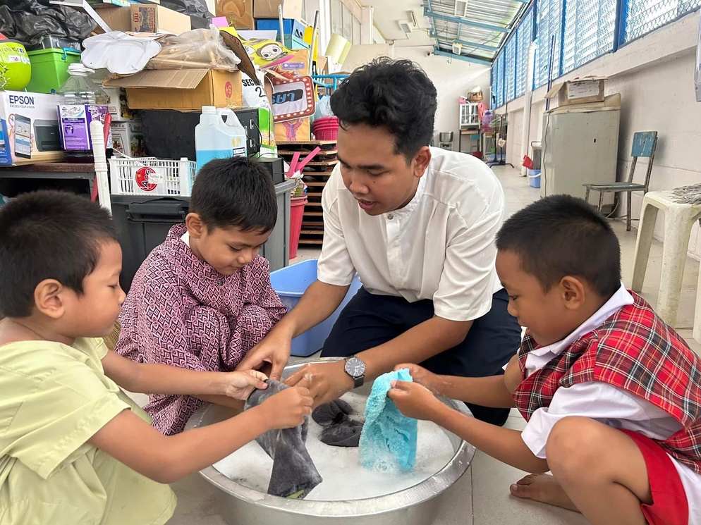 ภาพประกอบไอเดีย “กิจกรรมสอนซักผ้า พัฒนาทักษะชีวิตให้หนูน้อยอนุบาล”