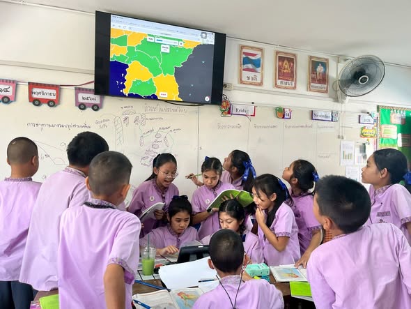 ภาพประกอบไอเดีย แผนที่ประเทศไทย กับ นักเรียนชั้นประถมศึกษาปีที่ 6
